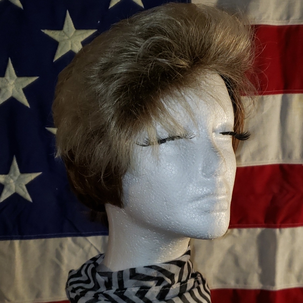 Two toned short wig